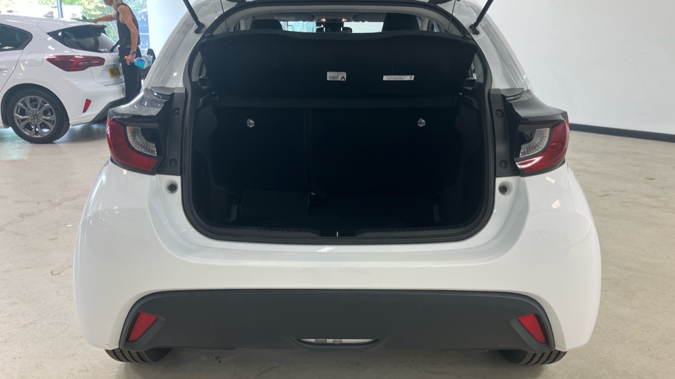 Toyota Yaris 1.5 Hybrid Icon 5dr CVT Hybrid Hatchback - Image 4