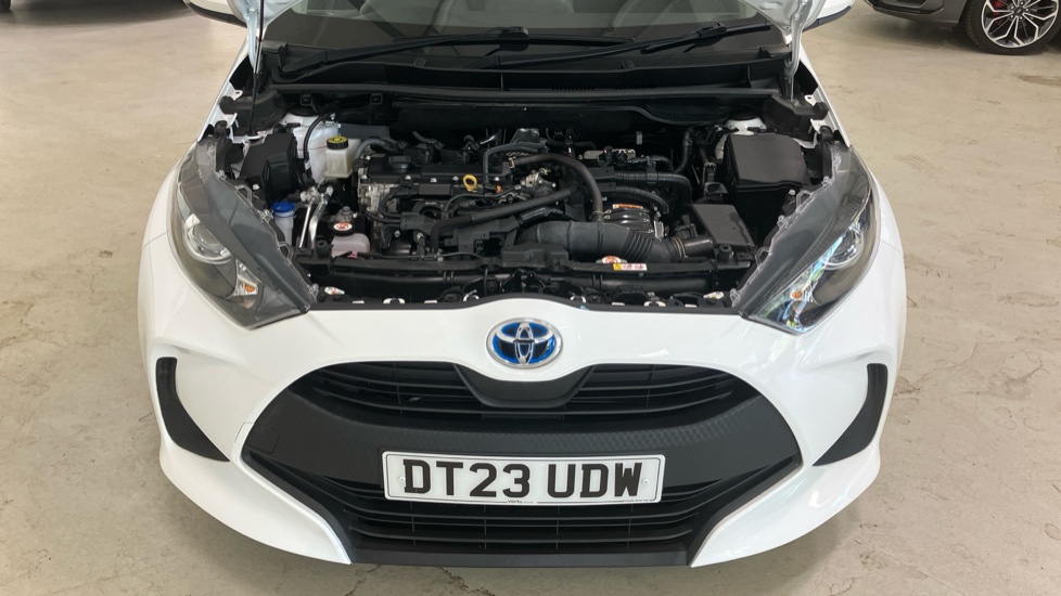 Toyota Yaris 1.5 Hybrid Icon 5dr CVT Hybrid Hatchback - Image 8