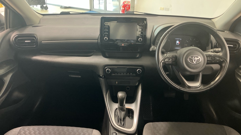 Toyota Yaris 1.5 Hybrid Icon 5dr CVT Hybrid Hatchback - Image 10