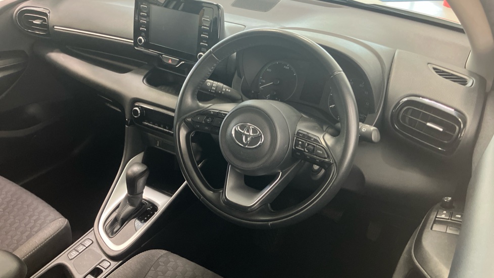 Toyota Yaris 1.5 Hybrid Icon 5dr CVT Hybrid Hatchback - Image 11