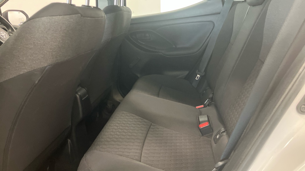 Toyota Yaris 1.5 Hybrid Icon 5dr CVT Hybrid Hatchback - Image 16