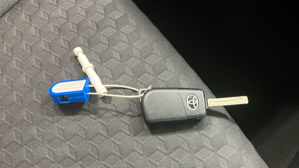 Toyota Yaris 1.5 Hybrid Icon 5dr CVT Hybrid Hatchback - Image 20