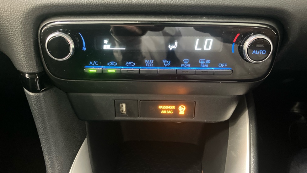 Toyota Yaris 1.5 Hybrid Icon 5dr CVT Hybrid Hatchback - Image 24