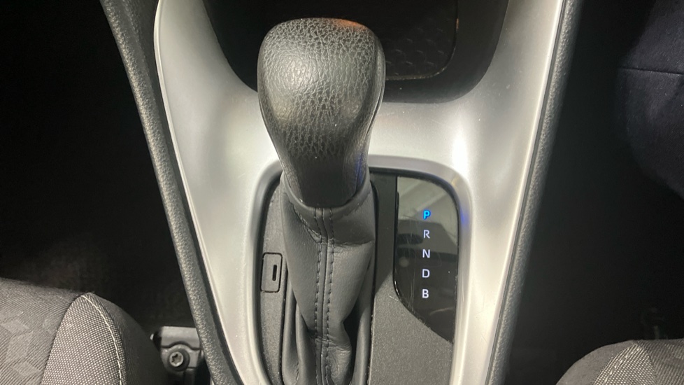 Toyota Yaris 1.5 Hybrid Icon 5dr CVT Hybrid Hatchback - Image 25