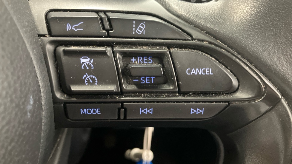 Toyota Yaris 1.5 Hybrid Icon 5dr CVT Hybrid Hatchback - Image 28