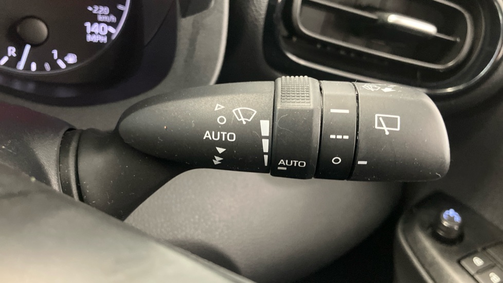 Toyota Yaris 1.5 Hybrid Icon 5dr CVT Hybrid Hatchback - Image 29