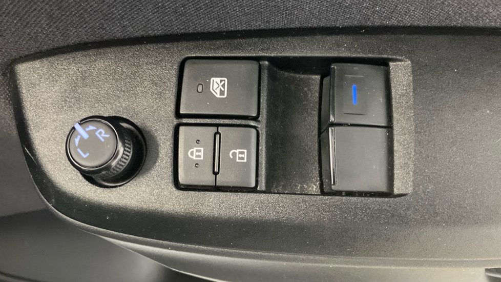 Toyota Yaris 1.5 Hybrid Icon 5dr CVT Hybrid Hatchback - Image 31