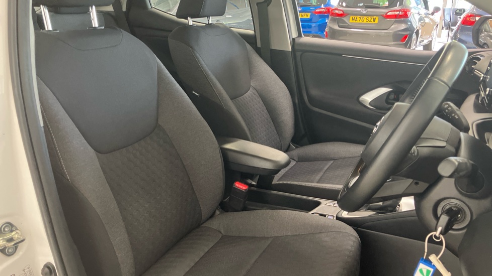 Toyota Yaris 1.5 Hybrid Icon 5dr CVT Hybrid Hatchback - Image 32