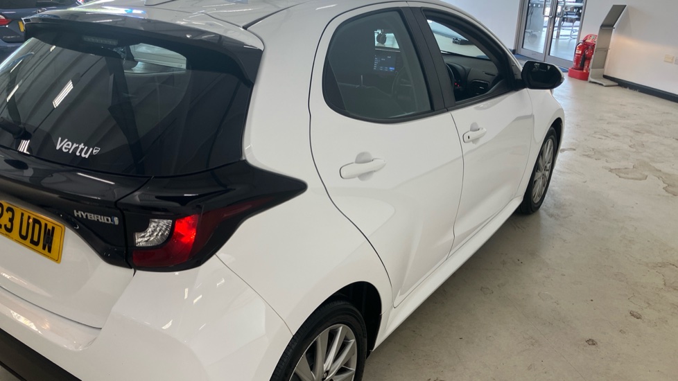 Toyota Yaris 1.5 Hybrid Icon 5dr CVT Hybrid Hatchback - Image 33