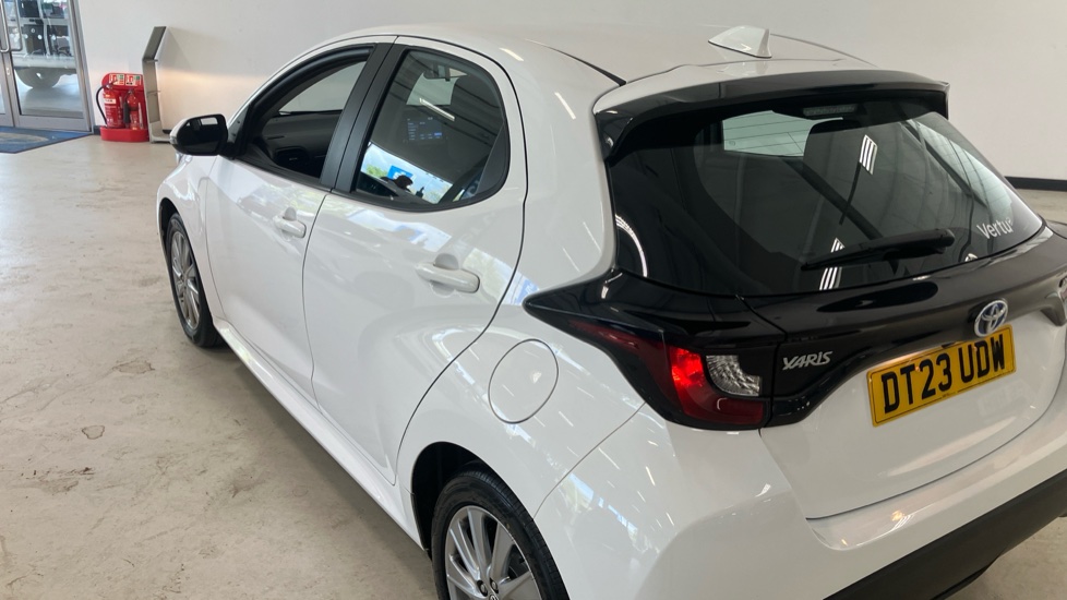 Toyota Yaris 1.5 Hybrid Icon 5dr CVT Hybrid Hatchback - Image 36