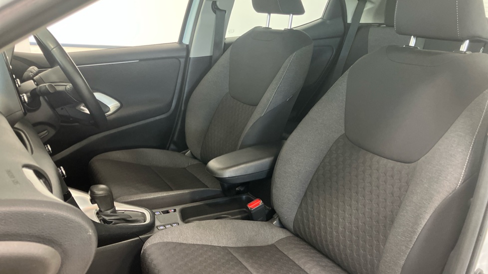 Toyota Yaris 1.5 Hybrid Icon 5dr CVT Hybrid Hatchback - Image 37