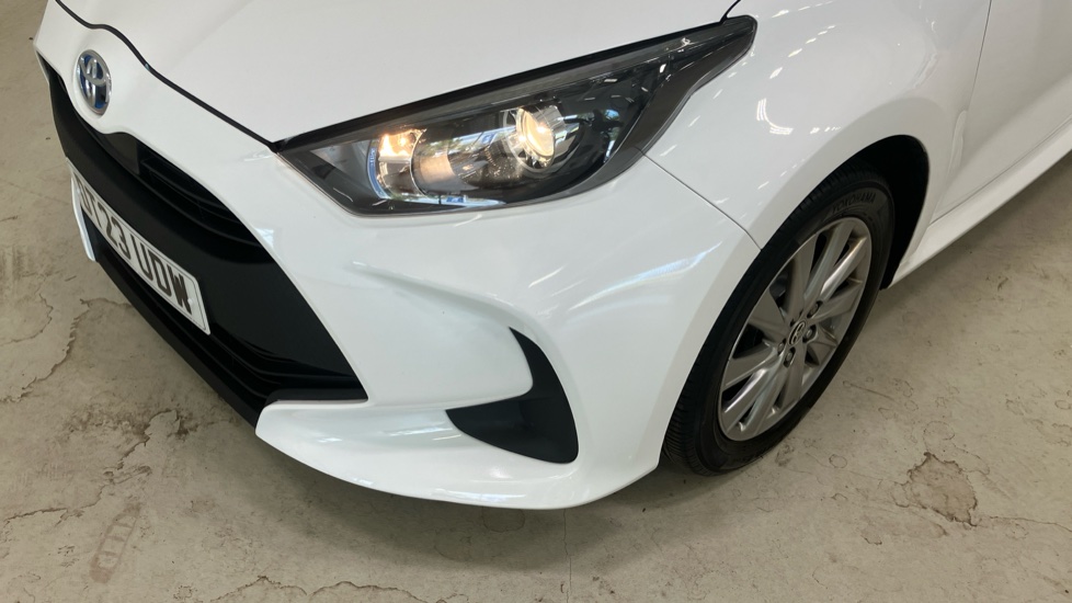 Toyota Yaris 1.5 Hybrid Icon 5dr CVT Hybrid Hatchback - Image 38
