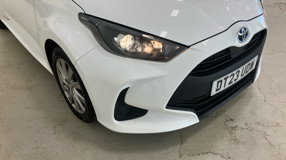 Toyota Yaris 1.5 Hybrid Icon 5dr CVT Hybrid Hatchback - Image 39