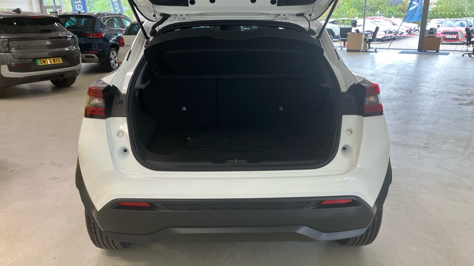 Nissan Juke 1.0 DiG-T 114 N-Connecta 5dr DCT Petrol Hatchback - Image 4
