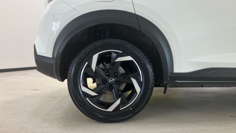 Nissan Juke 1.0 DiG-T 114 N-Connecta 5dr DCT Petrol Hatchback - Image 7
