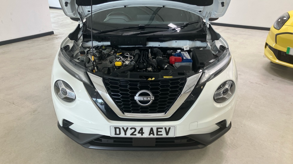 Nissan Juke 1.0 DiG-T 114 N-Connecta 5dr DCT Petrol Hatchback - Image 8