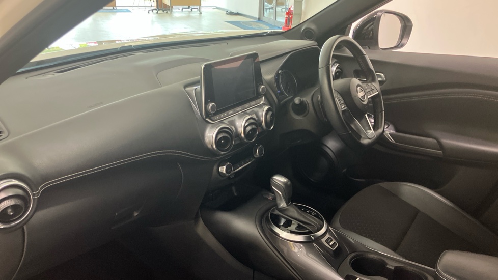 Nissan Juke 1.0 DiG-T 114 N-Connecta 5dr DCT Petrol Hatchback - Image 9