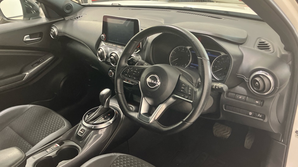 Nissan Juke 1.0 DiG-T 114 N-Connecta 5dr DCT Petrol Hatchback - Image 11