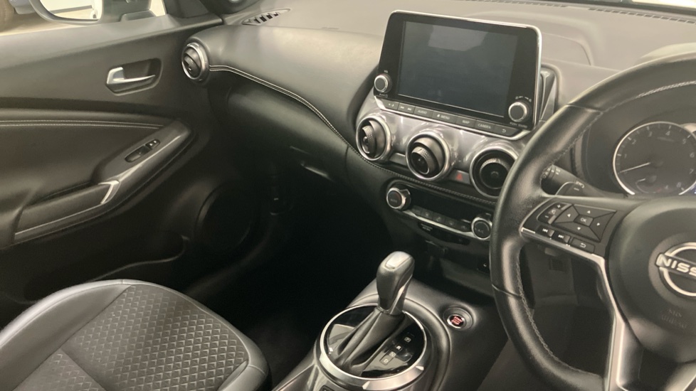 Nissan Juke 1.0 DiG-T 114 N-Connecta 5dr DCT Petrol Hatchback - Image 14
