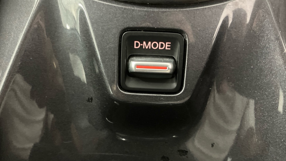 Nissan Juke 1.0 DiG-T 114 N-Connecta 5dr DCT Petrol Hatchback - Image 30