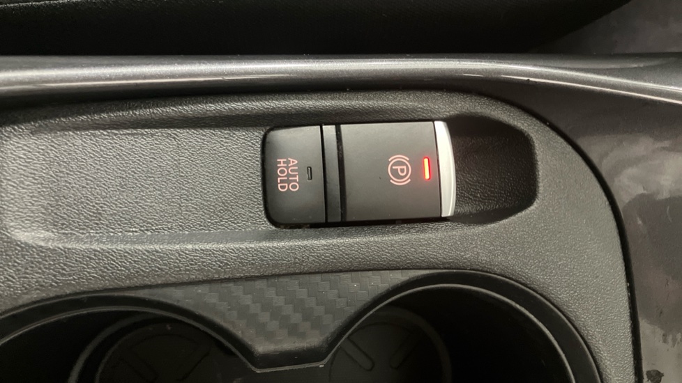 Nissan Juke 1.0 DiG-T 114 N-Connecta 5dr DCT Petrol Hatchback - Image 31