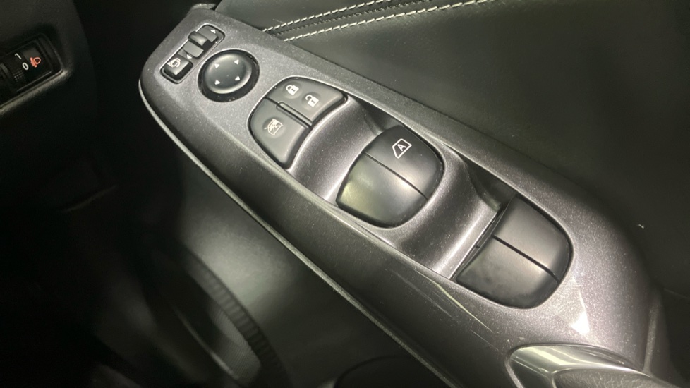 Nissan Juke 1.0 DiG-T 114 N-Connecta 5dr DCT Petrol Hatchback - Image 37