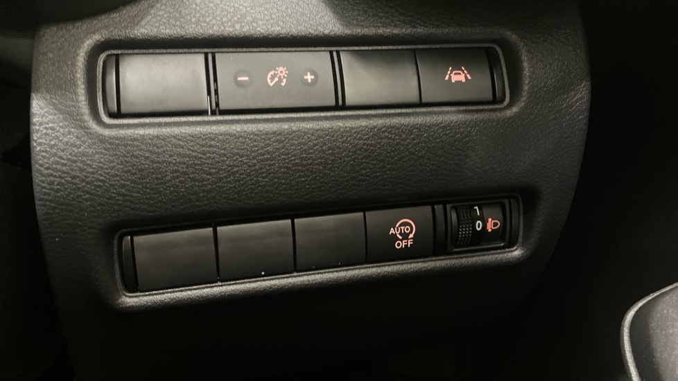 Nissan Juke 1.0 DiG-T 114 N-Connecta 5dr DCT Petrol Hatchback - Image 38