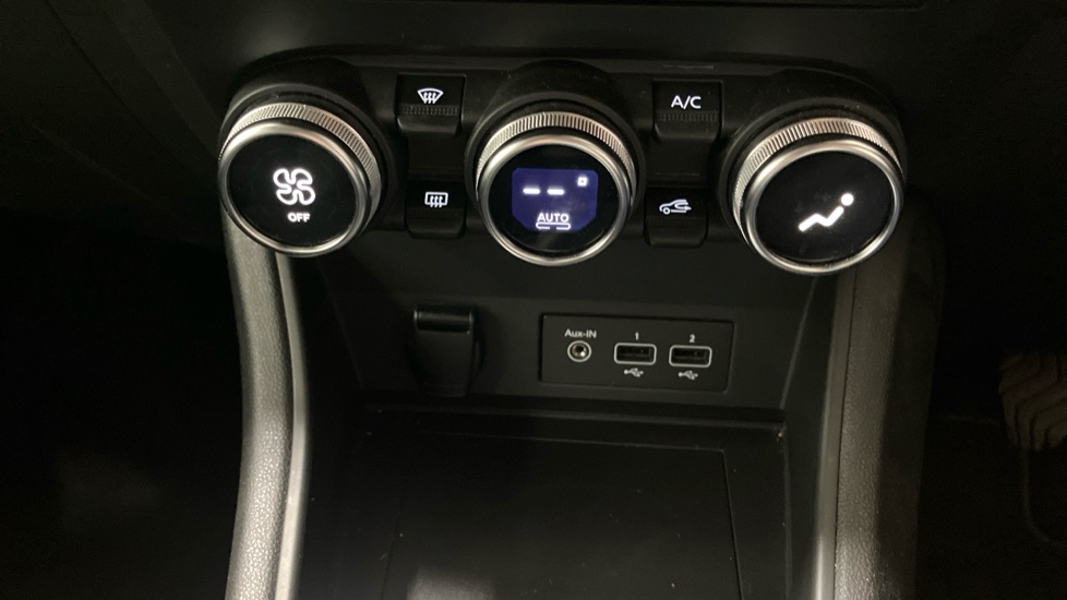 Renault Captur 1.0 TCE 90 Iconic 5dr Petrol Hatchback - Image 29