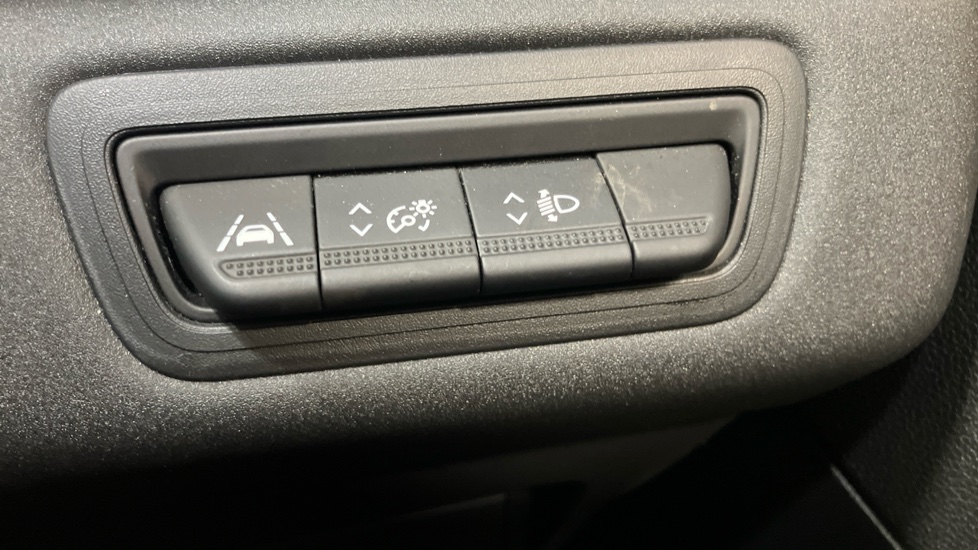 Renault Captur 1.0 TCE 90 Iconic 5dr Petrol Hatchback - Image 37