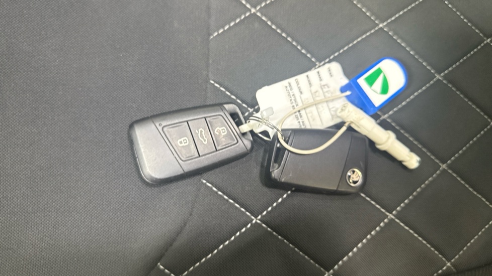 Skoda Karoq 1.5 TSI Sportline 5dr Petrol Estate - Image 20