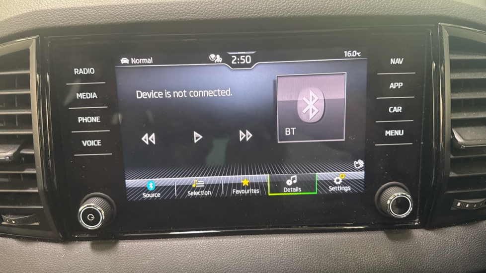 Skoda Karoq 1.5 TSI Sportline 5dr Petrol Estate - Image 23