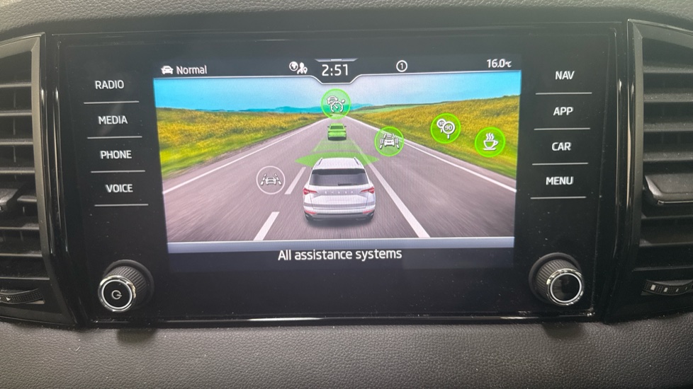 Skoda Karoq 1.5 TSI Sportline 5dr Petrol Estate - Image 31