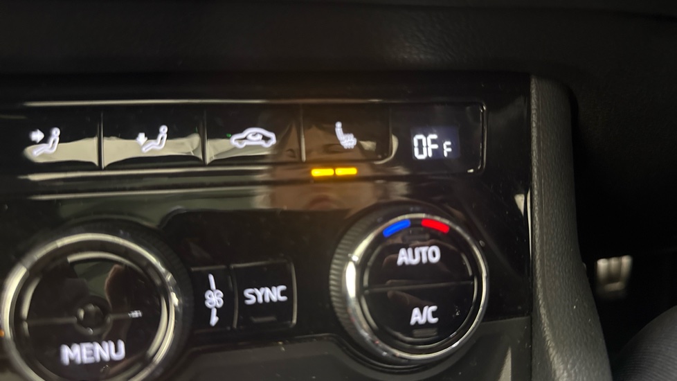 Skoda Karoq 1.5 TSI Sportline 5dr Petrol Estate - Image 33