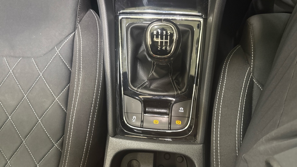Skoda Karoq 1.5 TSI Sportline 5dr Petrol Estate - Image 36