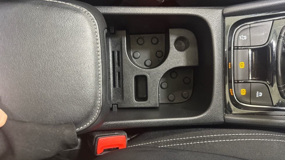 Skoda Karoq 1.5 TSI Sportline 5dr Petrol Estate - Image 38