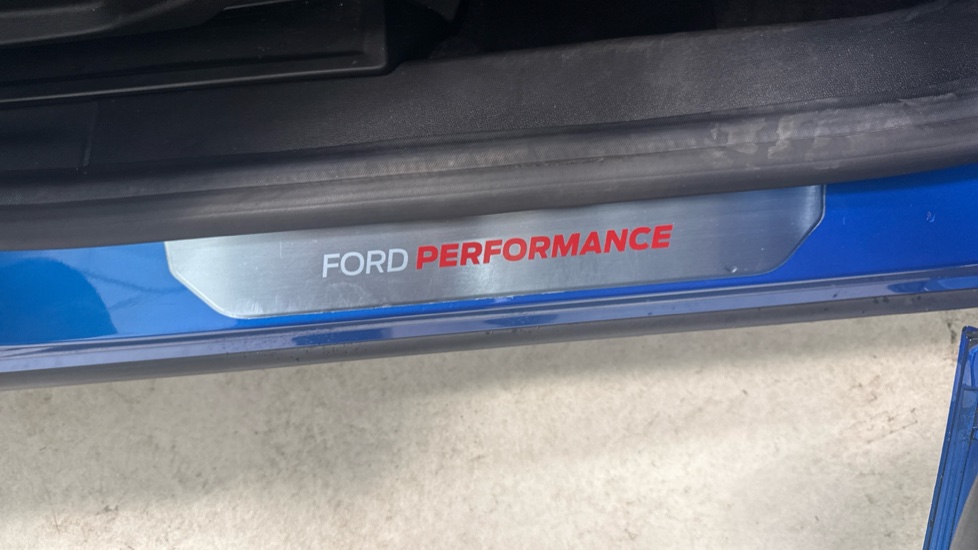 Ford Puma ST 1.0 EcoBoost Hybrid mHEV ST 5dr DCT Petrol Hatchback - Image 38