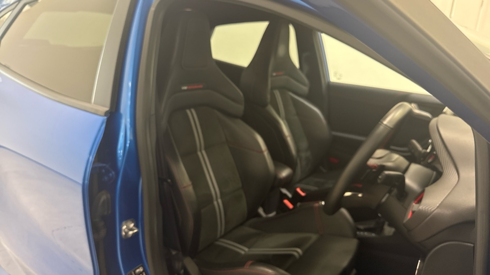 Ford Puma ST 1.0 EcoBoost Hybrid mHEV ST 5dr DCT Petrol Hatchback - Image 39