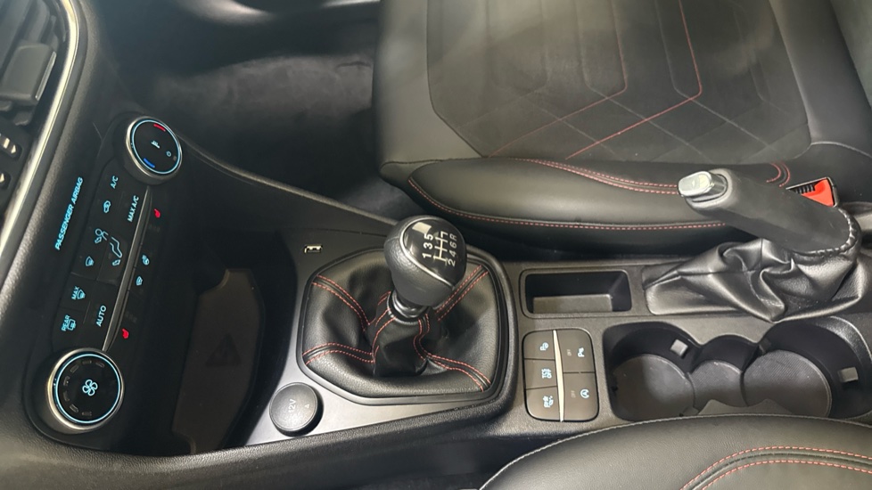 Ford Fiesta 1.0 EcoBoost Hybrid mHEV 125 ST-Line X Edition 5dr Petrol Hatchback - Image 13