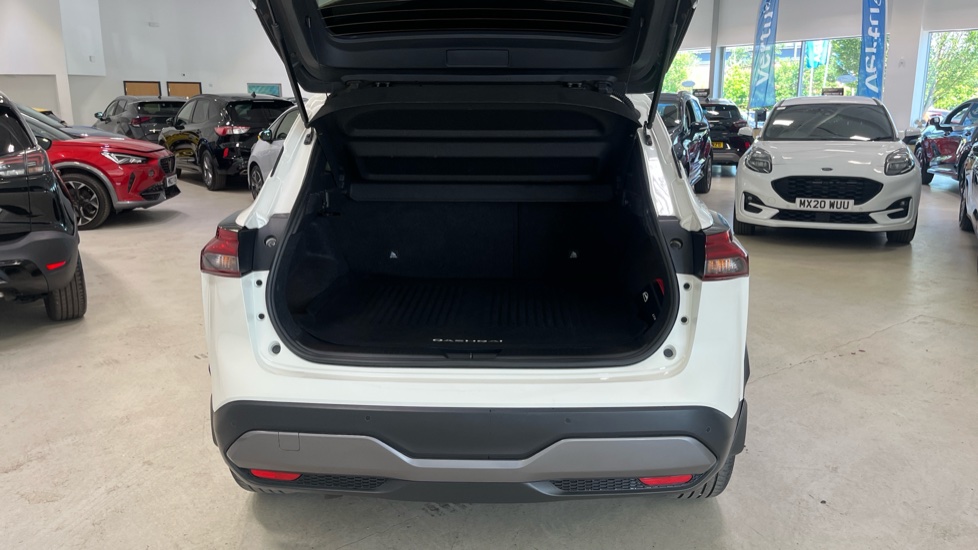 Nissan Qashqai 1.3 DiG-T MH 158 N-Connecta 5dr Xtronic Petrol Hatchback - Image 4