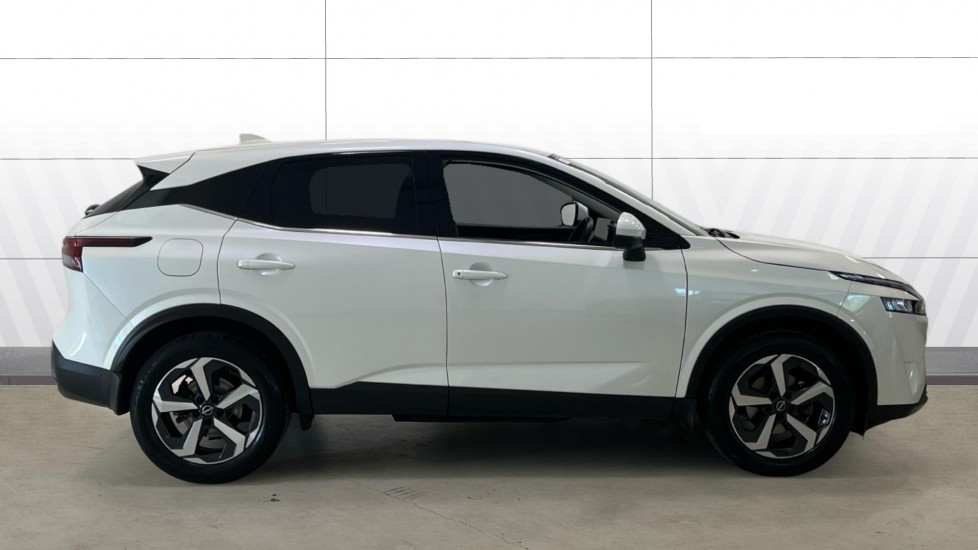 Nissan Qashqai 1.3 DiG-T MH 158 N-Connecta 5dr Xtronic Petrol Hatchback - Image 5