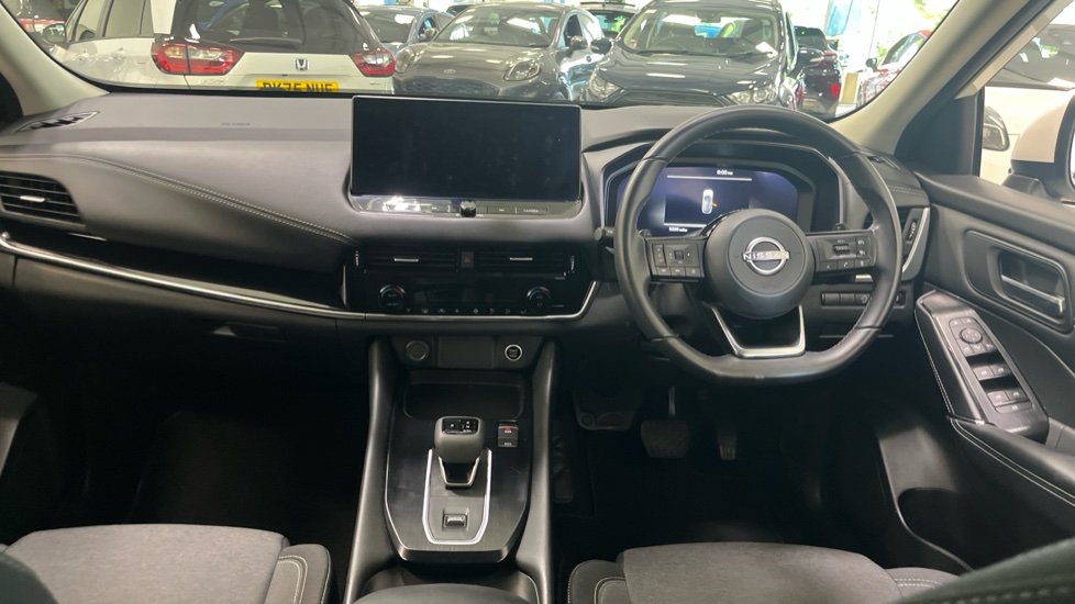 Nissan Qashqai 1.3 DiG-T MH 158 N-Connecta 5dr Xtronic Petrol Hatchback - Image 10