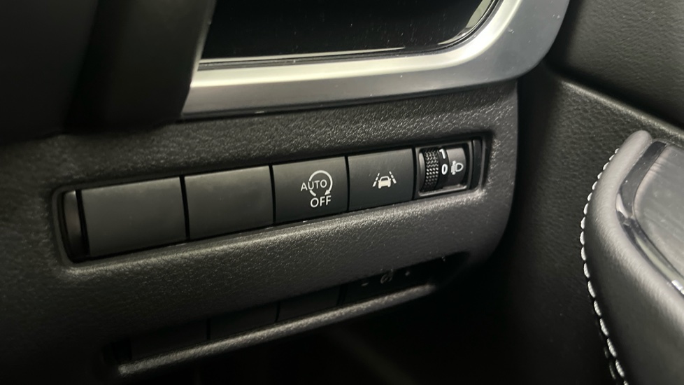 Nissan Qashqai 1.3 DiG-T MH 158 N-Connecta 5dr Xtronic Petrol Hatchback - Image 25