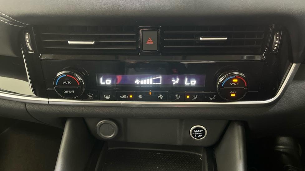 Nissan Qashqai 1.3 DiG-T MH 158 N-Connecta 5dr Xtronic Petrol Hatchback - Image 33