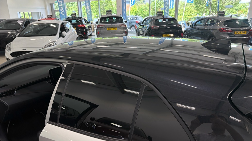 Toyota Corolla 1.8 VVT-i Hybrid Excel 5dr CVT Hybrid Hatchback - Image 22