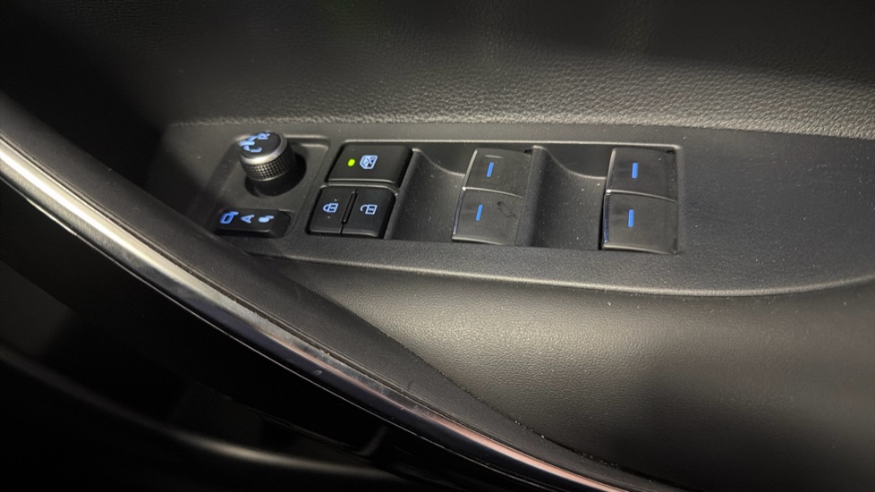Toyota Corolla 1.8 VVT-i Hybrid Excel 5dr CVT Hybrid Hatchback - Image 41