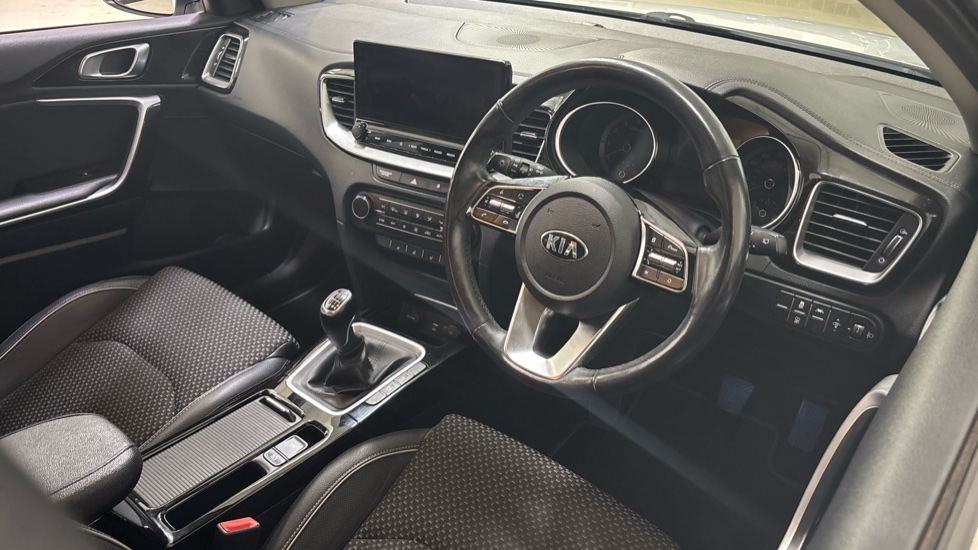 Kia Xceed 1.5T GDi ISG 3 5dr Petrol Hatchback - Image 11