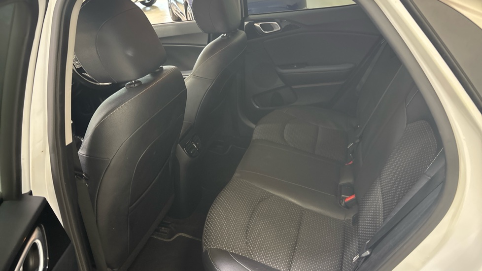 Kia Xceed 1.5T GDi ISG 3 5dr Petrol Hatchback - Image 16