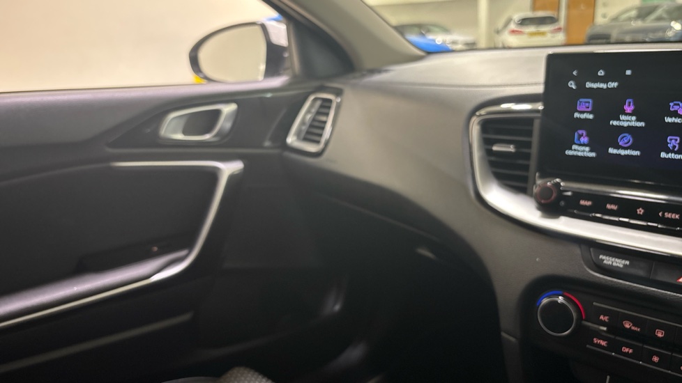 Kia Xceed 1.5T GDi ISG 3 5dr Petrol Hatchback - Image 43