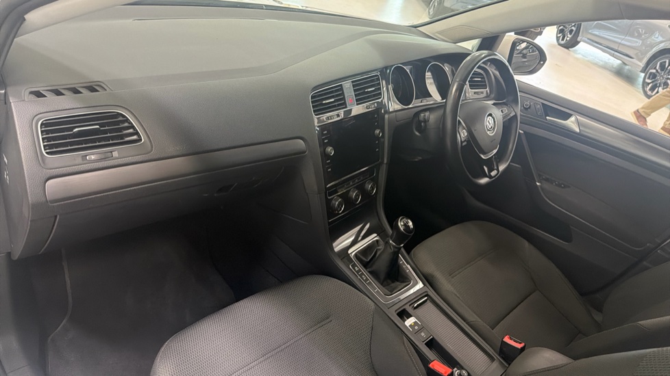 Volkswagen Golf 1.6 TDI Match 5dr Diesel Hatchback - Image 9