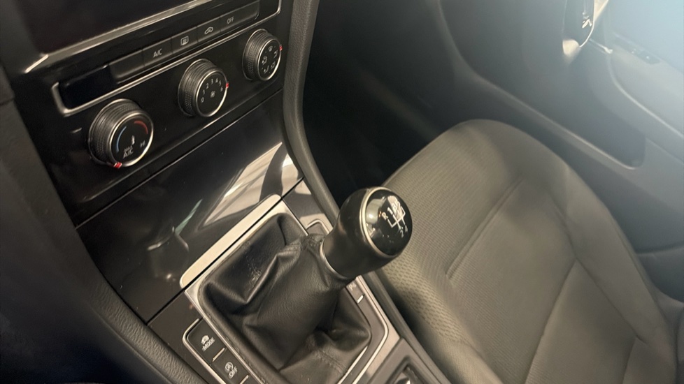 Volkswagen Golf 1.6 TDI Match 5dr Diesel Hatchback - Image 13
